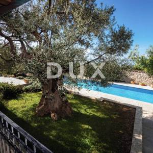 OTOK PAG, LUN - predivna autohtona vila s bazenom i pogledom na more