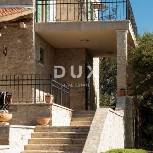 OTOK PAG, LUN - predivna autohtona vila s bazenom i pogledom na more