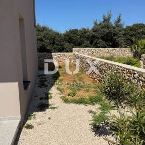OTOK PAG, MANDRE - 3s+db stan u kući od samo dva stana
