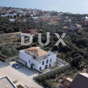OTOK PAG, MANDRE, dvoetažni penthouse s bazenom i krovnom terasom