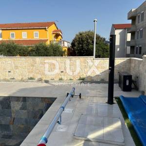 OTOK PAG, MANDRE - ekskluzivna dvojna kuća s bazenom.