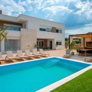 OTOK PAG, MANDRE - luksuzna vila s bazenom