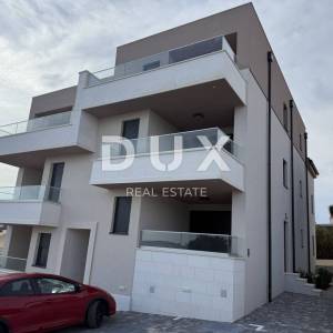 OTOK PAG, MANDRE - penthouse s krovnom terasom i fenomenalnim pogledom na more