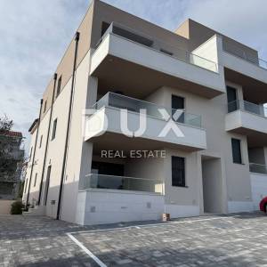 OTOK PAG, MANDRE - penthouse s krovnom terasom i fenomenalnim pogledom na more