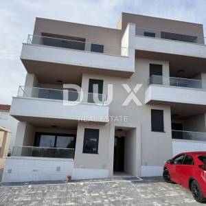 OTOK PAG, MANDRE - penthouse s krovnom terasom i fenomenalnim pogledom na more
