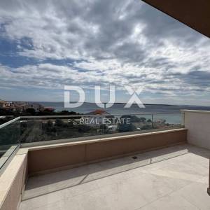 OTOK PAG, MANDRE - penthouse s krovnom terasom i fenomenalnim pogledom na more