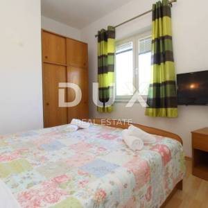 OTOK PAG, MANDRE - Prostrana apartmanska kuća s pogledom na more