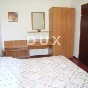 OTOK PAG, MANDRE - Prostrana apartmanska kuća s pogledom na more