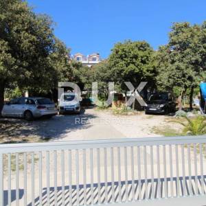 OTOK PAG, MANDRE - Prostrana apartmanska kuća s pogledom na more