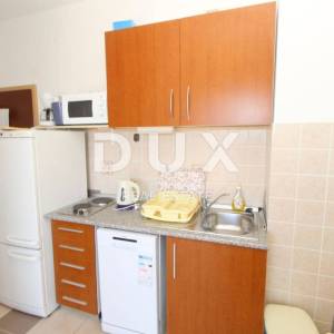 OTOK PAG, MANDRE - Prostrana apartmanska kuća s pogledom na more