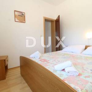 OTOK PAG, MANDRE - Prostrana apartmanska kuća s pogledom na more
