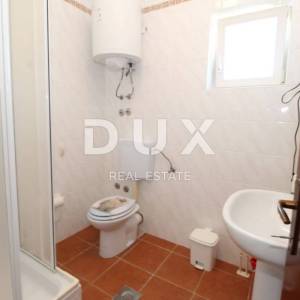 OTOK PAG, MANDRE - Prostrana apartmanska kuća s pogledom na more