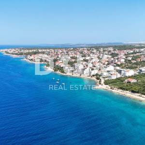 OTOK PAG, MANDRE - Samostojeća kuća 10 metara od mora