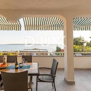 OTOK PAG, MANDRE - Samostojeća kuća 10 metara od mora