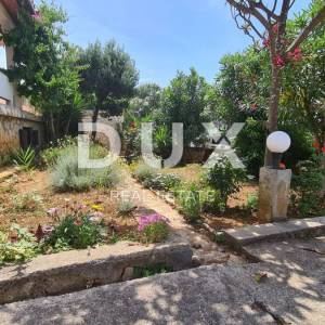 OTOK PAG, NOVALJA - apartmanska kuća blizu mora