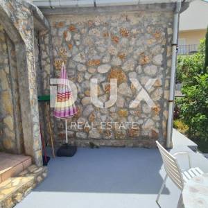 OTOK PAG, NOVALJA - apartmanska kuća blizu mora