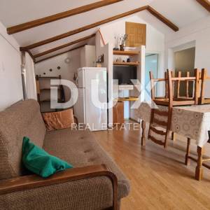 OTOK PAG, NOVALJA - apartmanska kuća blizu mora