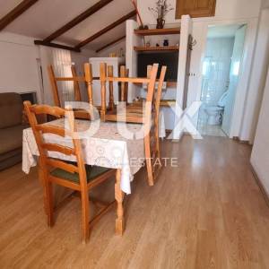 OTOK PAG, NOVALJA - apartmanska kuća blizu mora