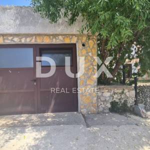 OTOK PAG, NOVALJA - apartmanska kuća blizu mora