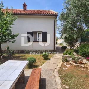 OTOK PAG, NOVALJA - apartmanska kuća blizu mora