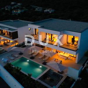 OTOK PAG, NOVALJA, JAKIŠNICA - izuzetna moderna vila s bazenom