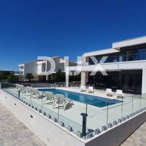 OTOK PAG, NOVALJA - Luksuzna vila s bazenom na prestižnoj lokaciji
