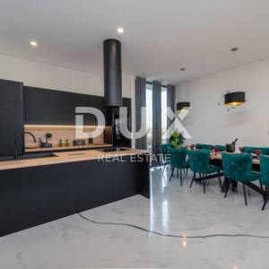 OTOK PAG, NOVALJA - luksuzna duplex vila na prostranoj okućnici s pogledom na more