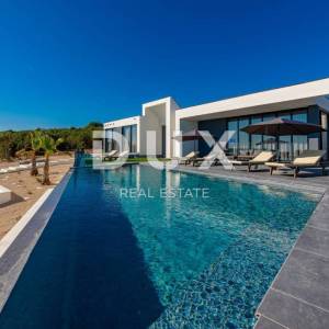 OTOK PAG, NOVALJA - luksuzna duplex vila na prostranoj okućnici s pogledom na more