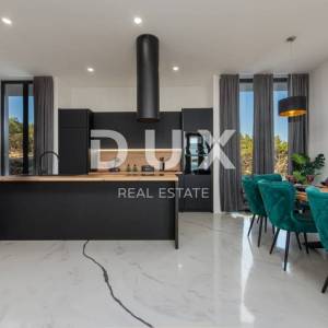 OTOK PAG, NOVALJA - luksuzna duplex vila na prostranoj okućnici s pogledom na more