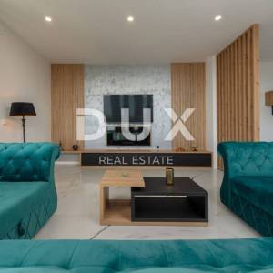 OTOK PAG, NOVALJA - luksuzna duplex vila na prostranoj okućnici s pogledom na more