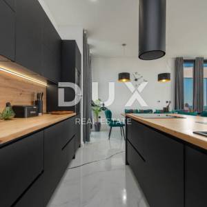 OTOK PAG, NOVALJA - luksuzna duplex vila na prostranoj okućnici s pogledom na more
