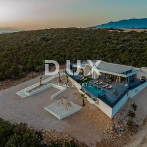 OTOK PAG, NOVALJA - luksuzna duplex vila na prostranoj okućnici s pogledom na more