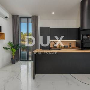 OTOK PAG, NOVALJA - luksuzna duplex vila na prostranoj okućnici s pogledom na more
