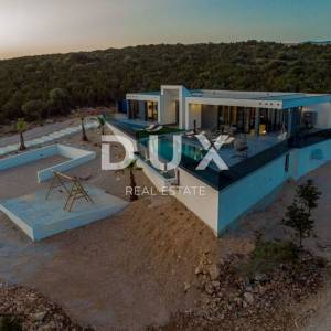 OTOK PAG, NOVALJA - luksuzna duplex vila na prostranoj okućnici s pogledom na more