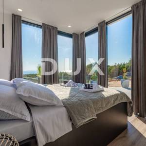 OTOK PAG, NOVALJA - luksuzna duplex vila na prostranoj okućnici s pogledom na more