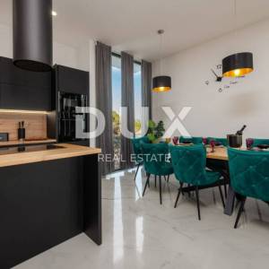 OTOK PAG, NOVALJA - luksuzna duplex vila na prostranoj okućnici s pogledom na more