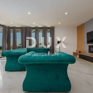 OTOK PAG, NOVALJA - luksuzna duplex vila na prostranoj okućnici s pogledom na more