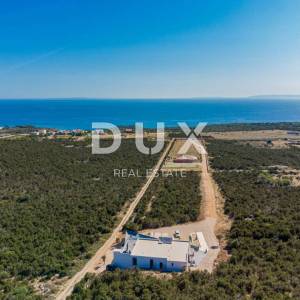 OTOK PAG, NOVALJA - luksuzna duplex vila na prostranoj okućnici s pogledom na more