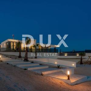 OTOK PAG, NOVALJA - luksuzna duplex vila na prostranoj okućnici s pogledom na more