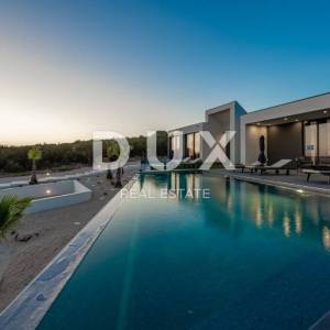 OTOK PAG, NOVALJA - luksuzna duplex vila na prostranoj okućnici s pogledom na more
