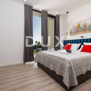 OTOK PAG, NOVALJA - luksuzna duplex vila na prostranoj okućnici s pogledom na more