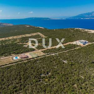 OTOK PAG, NOVALJA - luksuzna duplex vila na prostranoj okućnici s pogledom na more