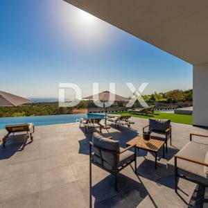 OTOK PAG, NOVALJA - luksuzna duplex vila na prostranoj okućnici s pogledom na more