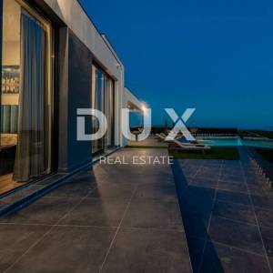 OTOK PAG, NOVALJA - luksuzna duplex vila na prostranoj okućnici s pogledom na more