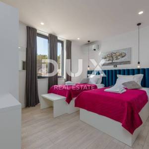 OTOK PAG, NOVALJA - luksuzna duplex vila na prostranoj okućnici s pogledom na more