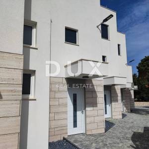 OTOK PAG, NOVALJA - luksuzni apartman u kućicama u nizu NOVOGRADNJA