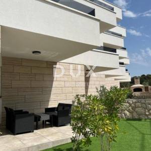 OTOK PAG, NOVALJA - luksuzni apartman u kućicama u nizu NOVOGRADNJA