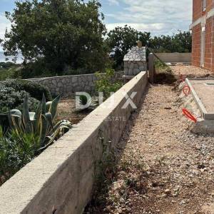 OTOK PAG, NOVALJA, POTOĆNICA - 3s+db stan s bazenom i okućnicom