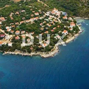 OTOK PAG, NOVALJA-POTOĆNICA, 3s+db stan s bazenom i okućnicom