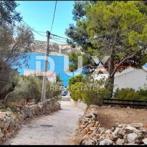 OTOK PAG, NOVALJA – Stan u prizemlju s terasom i pogledom na more, 105 m od plaže!